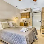 Almyra Apartments & Studios