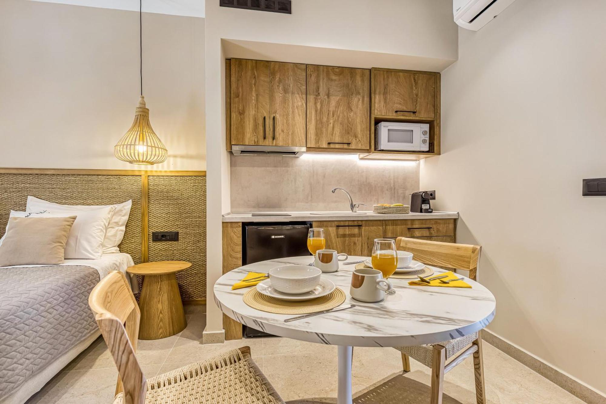 Almyra & Aparthotel