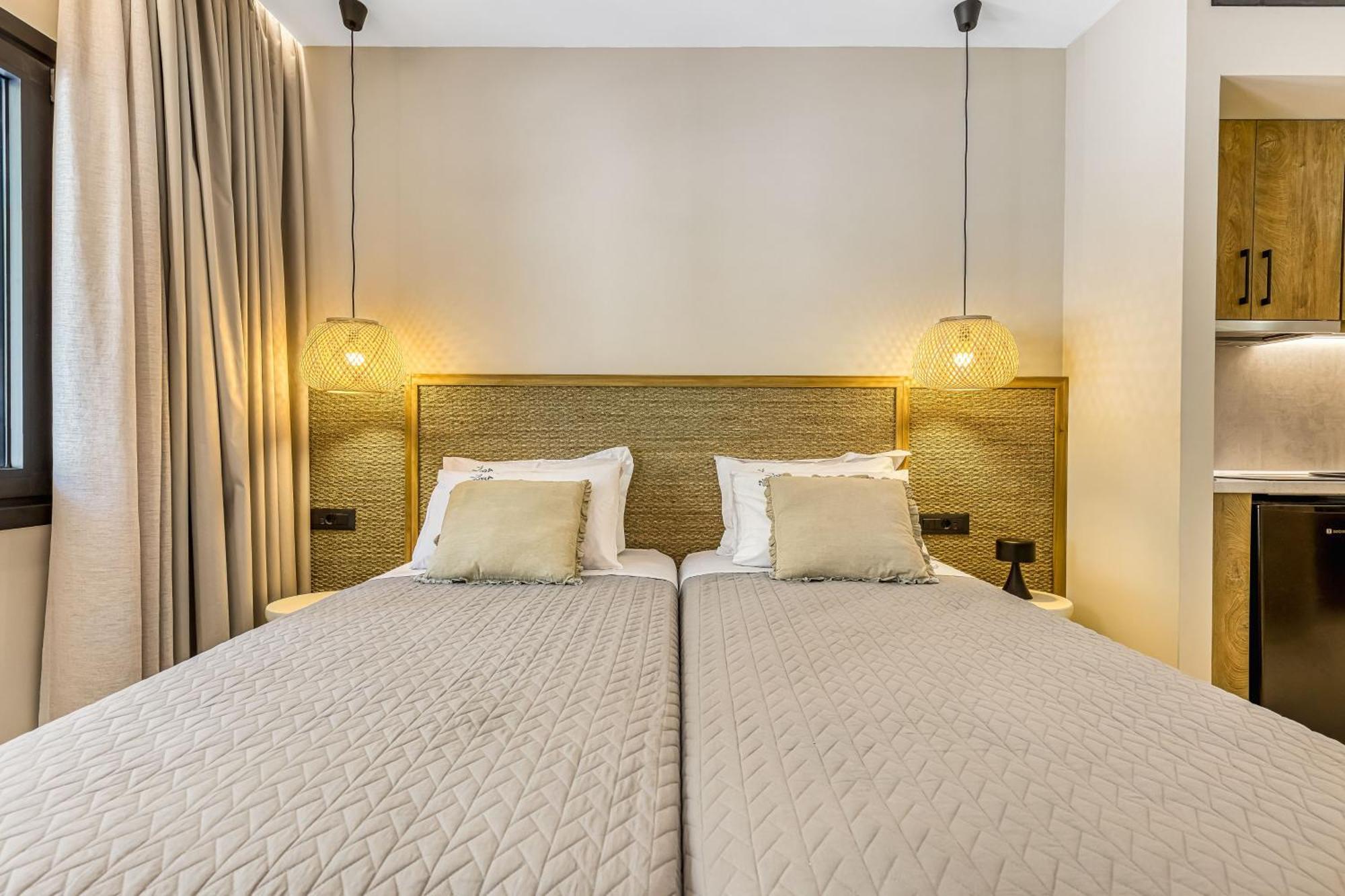 Almyra & Aparthotel