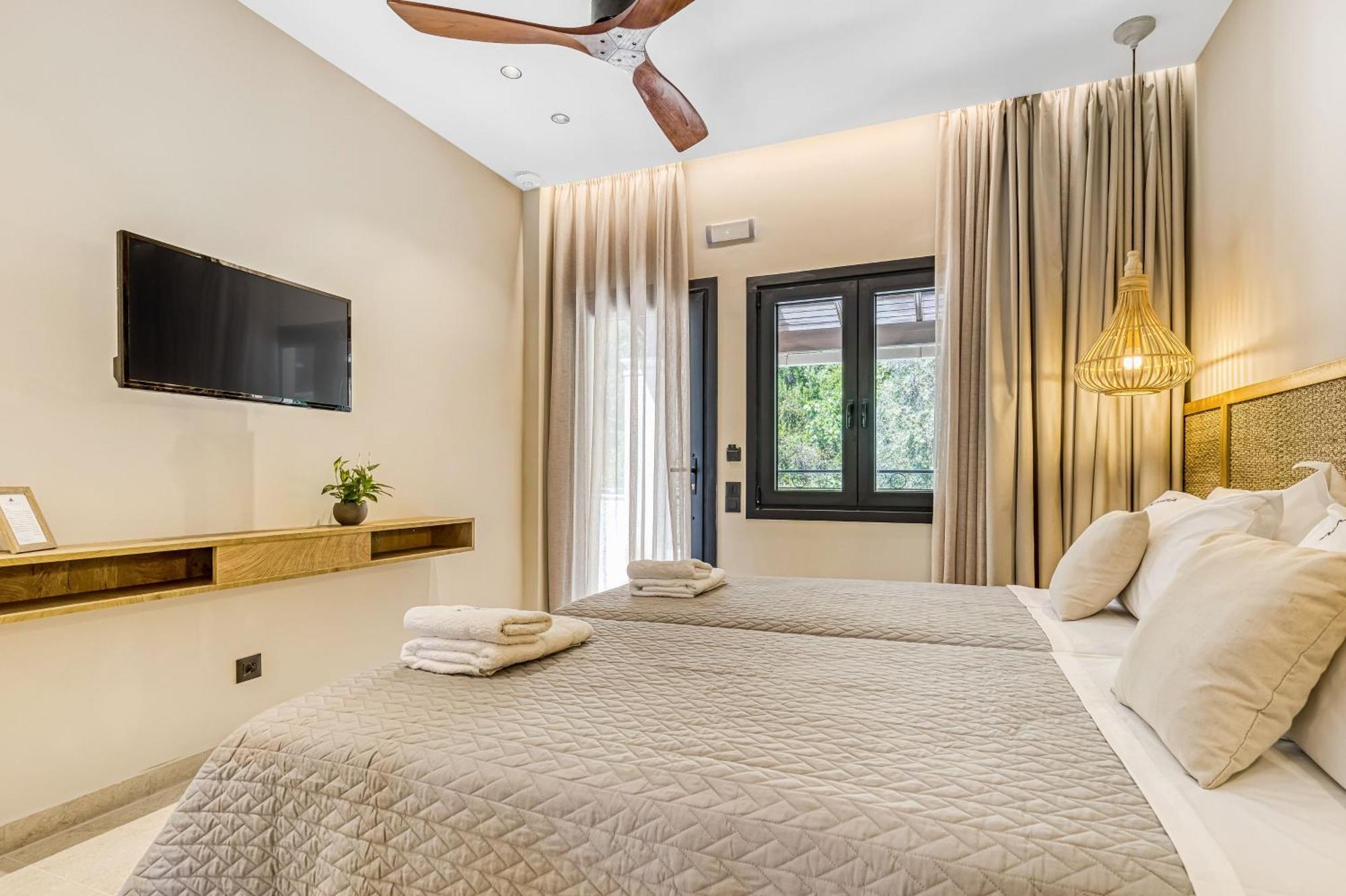 Almyra & Aparthotel Agios Gordios (Corfu)